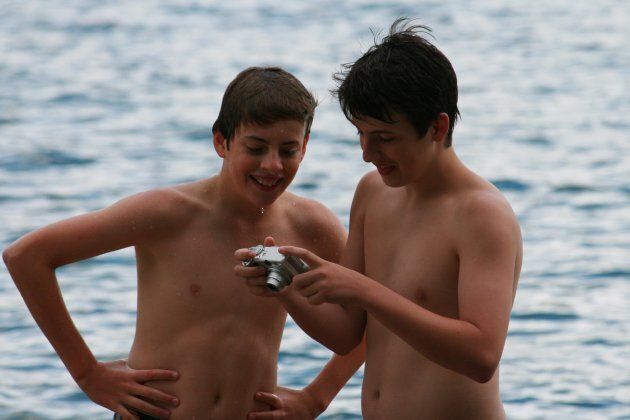 Teenagers check out an image on a digital camera, Gore Bay, Manitoulin Island, Ont. on July 16, 2009.