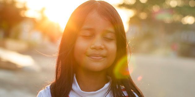 Mental health experts say easy mindfulness tricks are an effective way to help kids cope with stress.