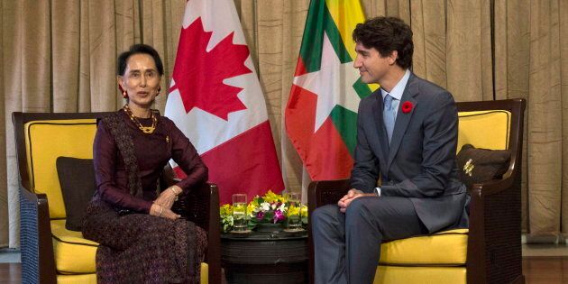 Canadian Prime Minister Justin Trudeau speaks with Myanmar leader Aung San Suu Kyi before a bilateral meeting at the APEC Summit in Danang, Vietnam on Nov. 10, 2017.