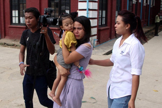 Reuters journalist Kyaw Soe Oo's wife, Chit Suu Win, and daughter, Moe Thin Wai Zan, leave the court on September 3, 2018.