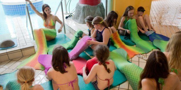 Katrin Felton, underwater model and diver, teaches children to swim with mermaid flippers in Hildesheim,Germany, 21 February 2015. The 29-year old, whose artist name is Mermaid Kat, helps young girls and boys become mermaids and mermen. The children swim with a mono flipper covered in material. Photo: Julian Stratenschulte/dpa