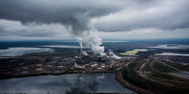 Steam rises from the Syncrude Canada Ltd. upgrader plant in the Athabasca oilsands near Fort McMurray, Alta., Mon. Sept. 10, 2018. Canadian oil is selling at the largest discount to global oil prices ever.