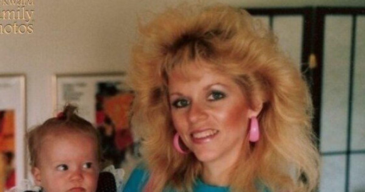 Awkward Family Photos: These Moms Totally Owned The 80s
