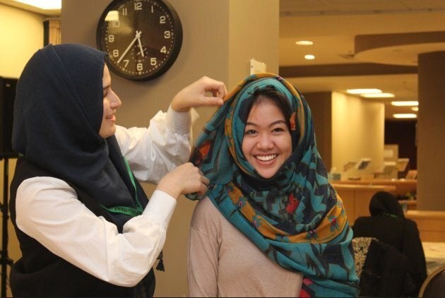 A visitor learns how to wear a headscarf at Jaffari Community Centre in Vaughan, Ont. on Nov. 10,