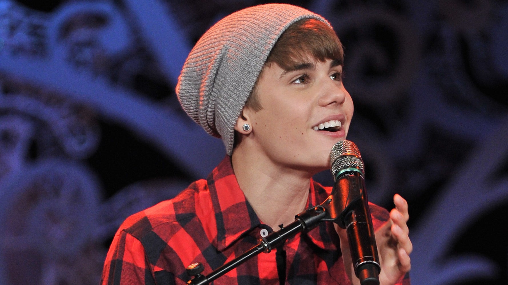 Revisiting Justin Bieber S Bizarre Possibly Great 11 Christmas Album Huffpost Canada Life Revisiting Justin Bieber S Bizarre Possibly Great 11 Christmas Album Huffpost Canada Life