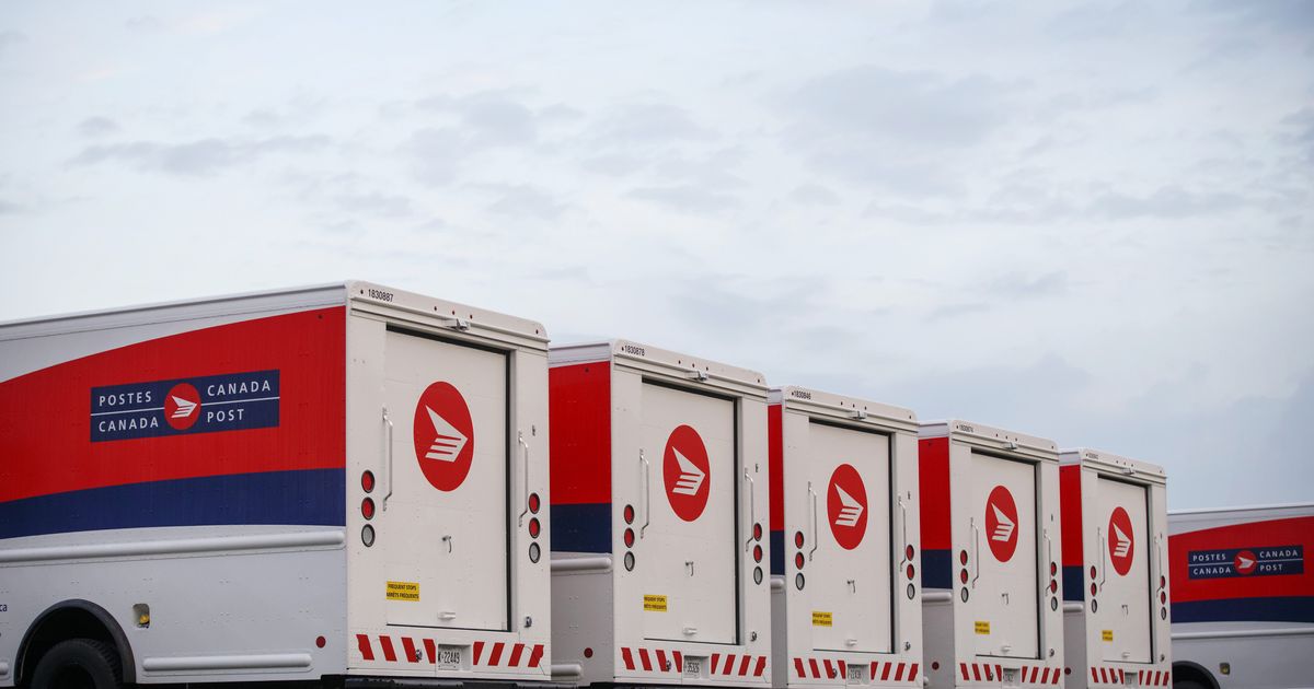 Canada Post. Canada Post Truck. HUFFPOST Canada. Post Depo.