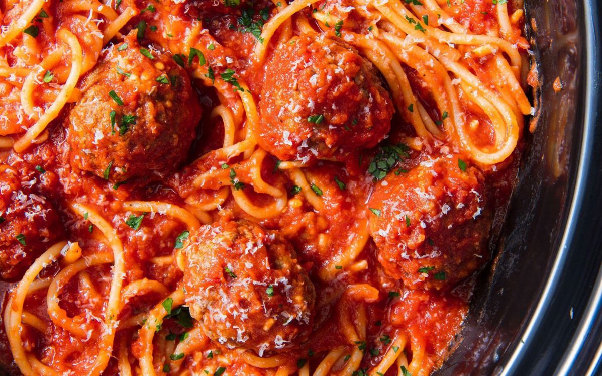 Slow Cooker Spaghetti And Meatballs Is A Genius Weeknight Dinner Recipe ...