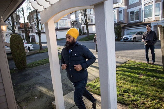 NDP Leader Jagmeet Singh jogs up to a home while door knocking for his byelection campaign, in Burnaby, B.C. on Jan. 12, 2019.