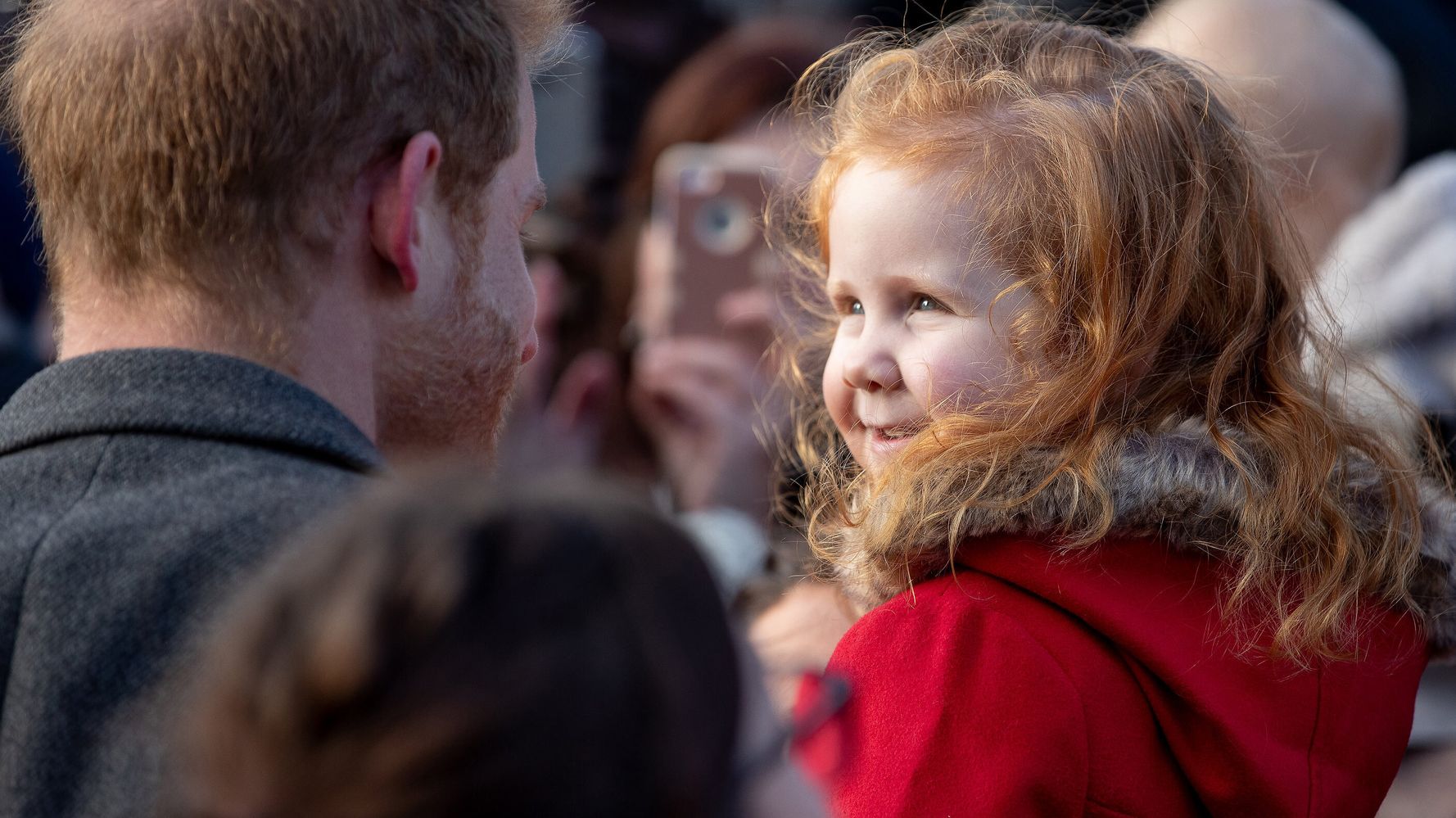 Prince Harry Greets A Little Girl Holding 'Gingers Unite ...