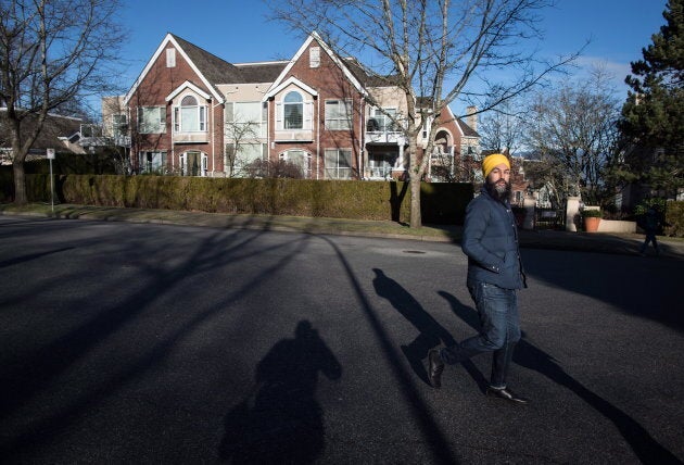 NDP Leader Jagmeet Singh crosses a street while door knocking for his byelection campaign, in Burnaby, B.C. on Jan. 12, 2019.