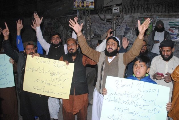 Extremists from Tehreek-e-Labbaik protest against the Supreme Court decision on Asia Bibi's case in Hyderabad on Jan. 29, 2019.