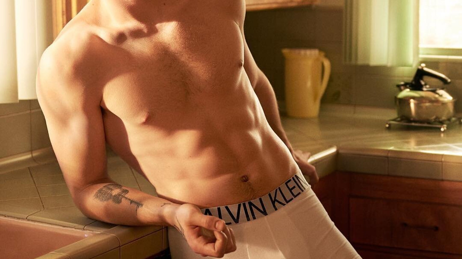 Shawn Mendes' Calvin Klein Campaign Draws Comparison To.. Bread | HuffPost Life Shawn Mendes' Calvin Klein Campaign Draws Comparison To.. Bread | HuffPost Life
