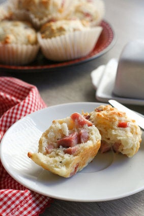 <a href="http://www.clockworklemon.com/2013/01/ham-and-swiss-muffins.html" target="_blank" role="link" class=" js-entry-link cet-external-link" data-vars-item-name="Ham &#x26; Swiss Muffins" data-vars-item-type="text" data-vars-unit-name="5cd65413e4b086420a89f5aa" data-vars-unit-type="buzz_body" data-vars-target-content-id="http://www.clockworklemon.com/2013/01/ham-and-swiss-muffins.html" data-vars-target-content-type="url" data-vars-type="web_external_link" data-vars-subunit-name="before_you_go_slideshow" data-vars-subunit-type="component" data-vars-position-in-subunit="43">Ham & Swiss Muffins</a>