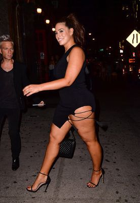 All Women Need To Know About Ashley Graham's Tip For Wearing A Strapless Bra