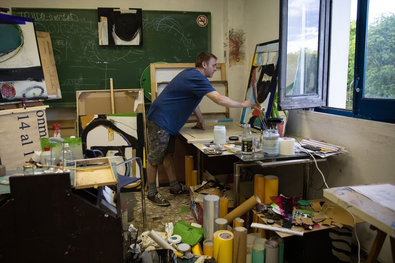 El taller de arte está pensado para cualquier artista que no tenga un espacio donde crear. 