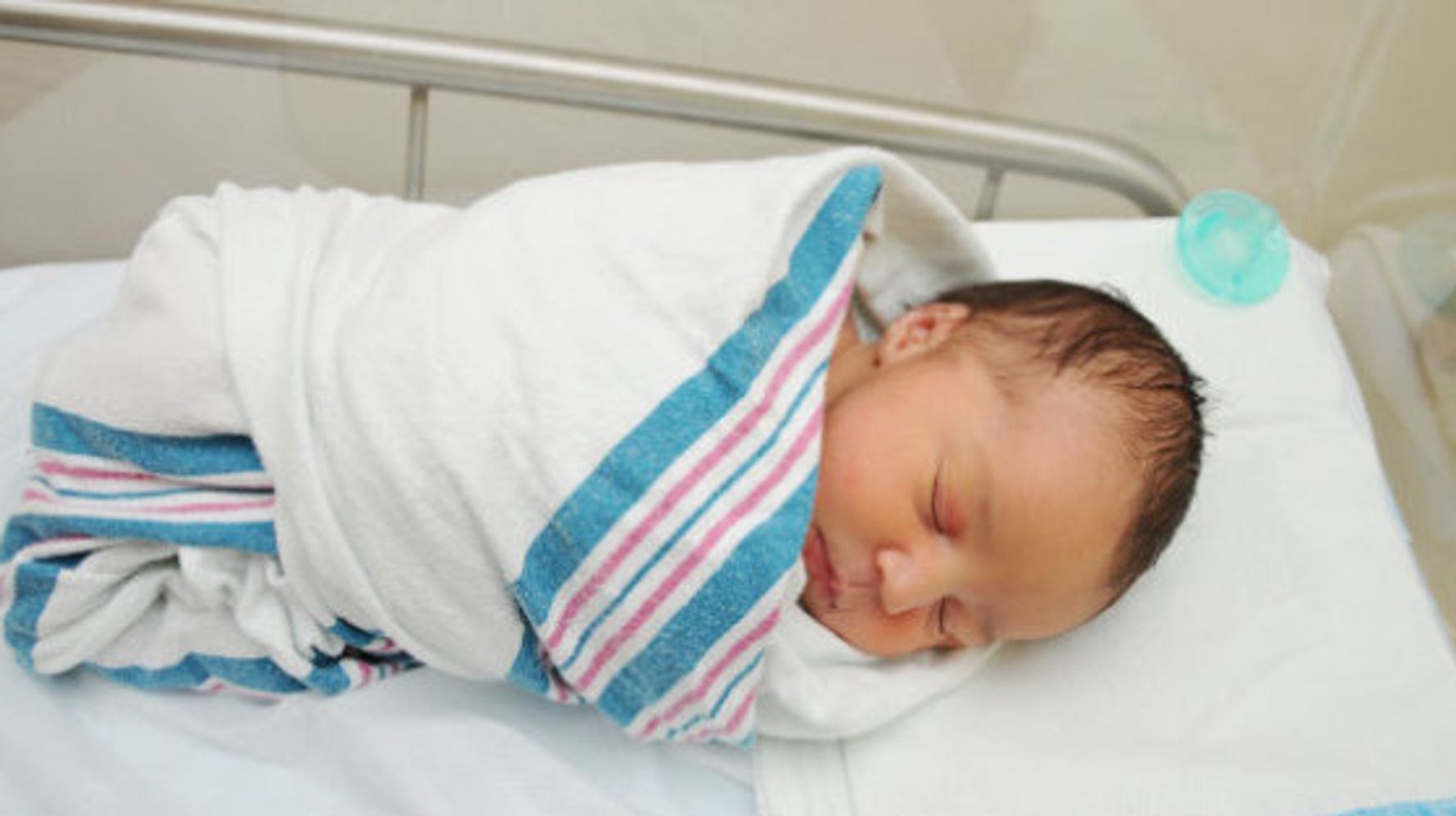 Baby Blankets Why Every Newborn Is Wrapped In The Same Blanket Huffpost Canada Parenting