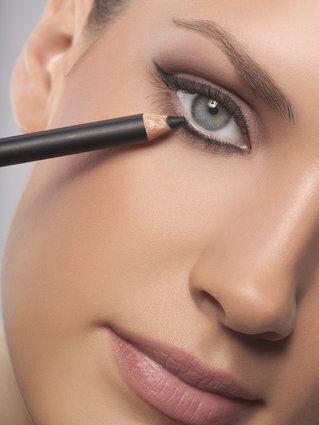 <strong>Change your eyeliner. </strong>