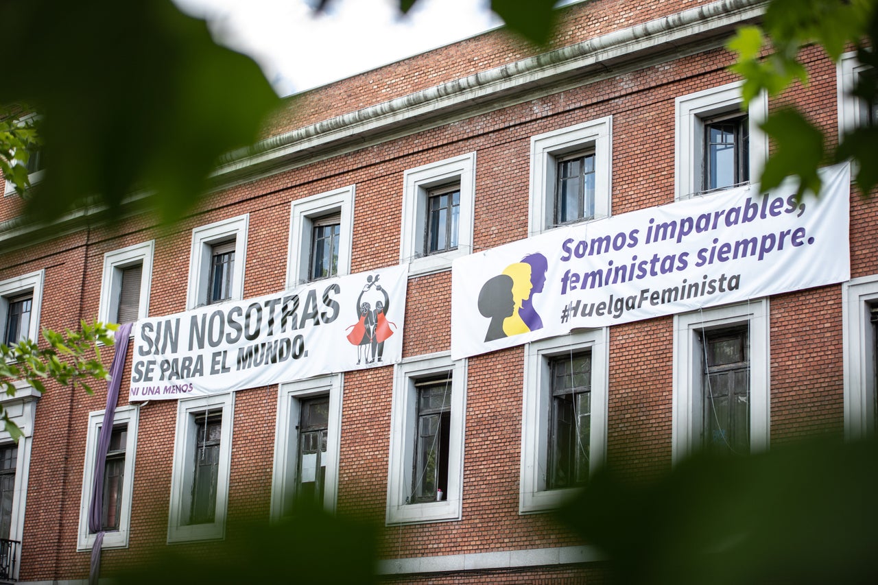 Fachada del edificio que da al paseo del Prado.