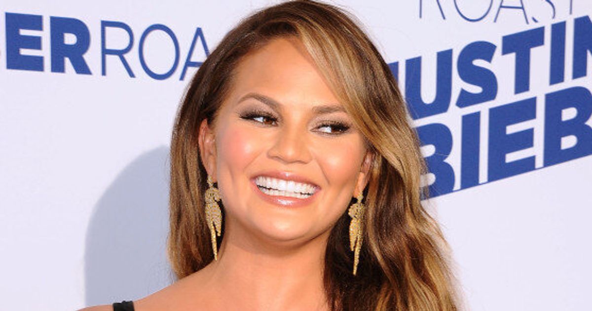 Chrissy Teigen Shows Off Her Stretch Marks And We Love It Huffpost Style 6770