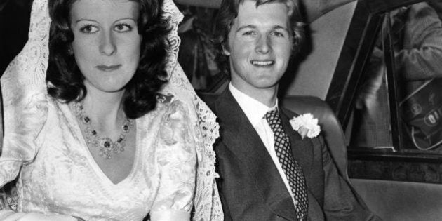 14th July 1971: Sarah Fitzalan Howard and Rod Balfour leaving St James Church, Spanish Place, after their wedding. (Photo by Central Press/Getty Images)