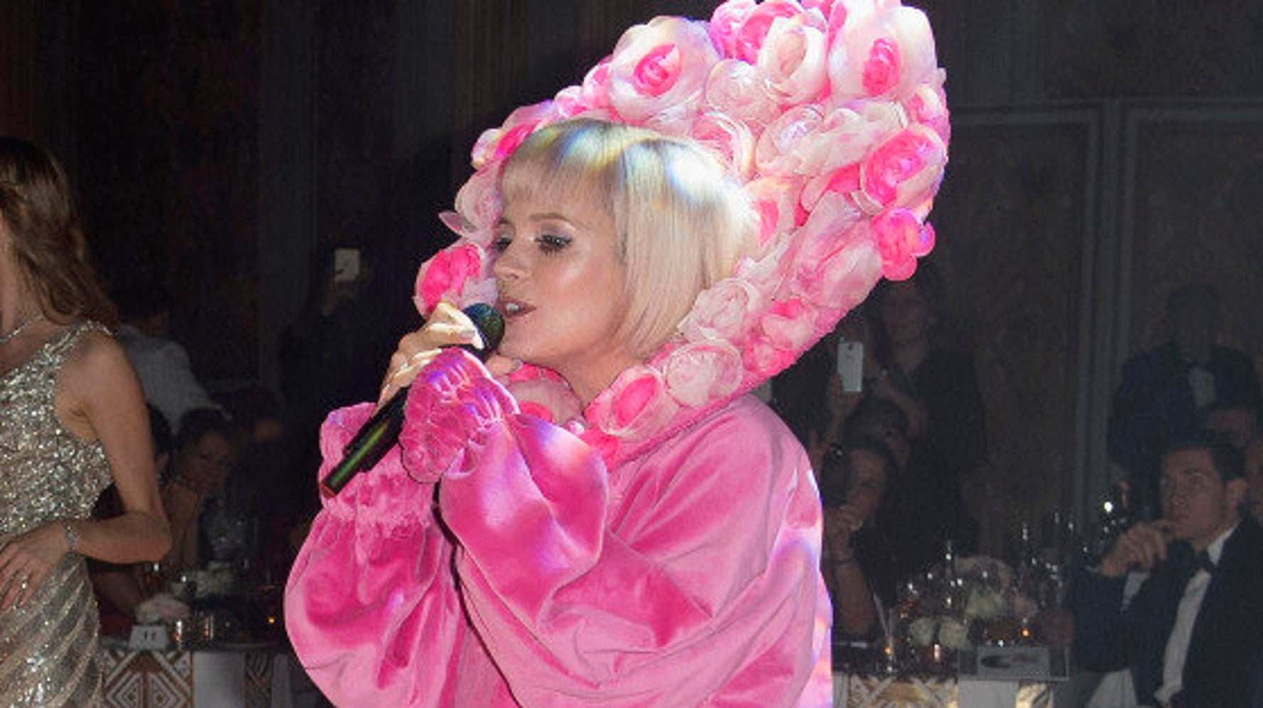 Lily Allen�s Chanel Coat Is A Bold Floral Dream HuffPost