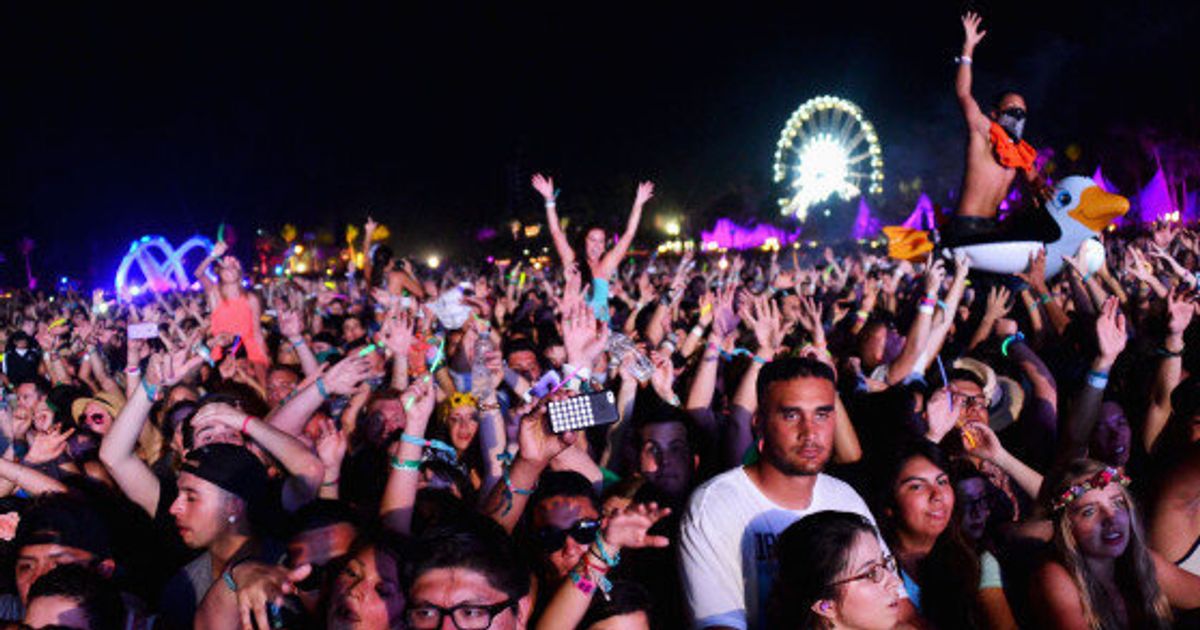 Selfie Sticks Banned At Coachella, Lollapalooza Music Festivals ...