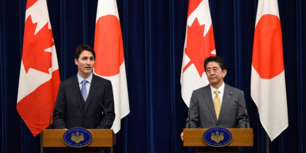 Canadian Prime Minister Justin Trudeau (L) and his Japanese counterpart Shinzo Abe attend their joint news conference at Abe's official residence in Tokyo, Japan, May 24, 2016, ahead of the Ise-Shima G7 summit meetings. REUTERS/Toru Yamanaka/Pool