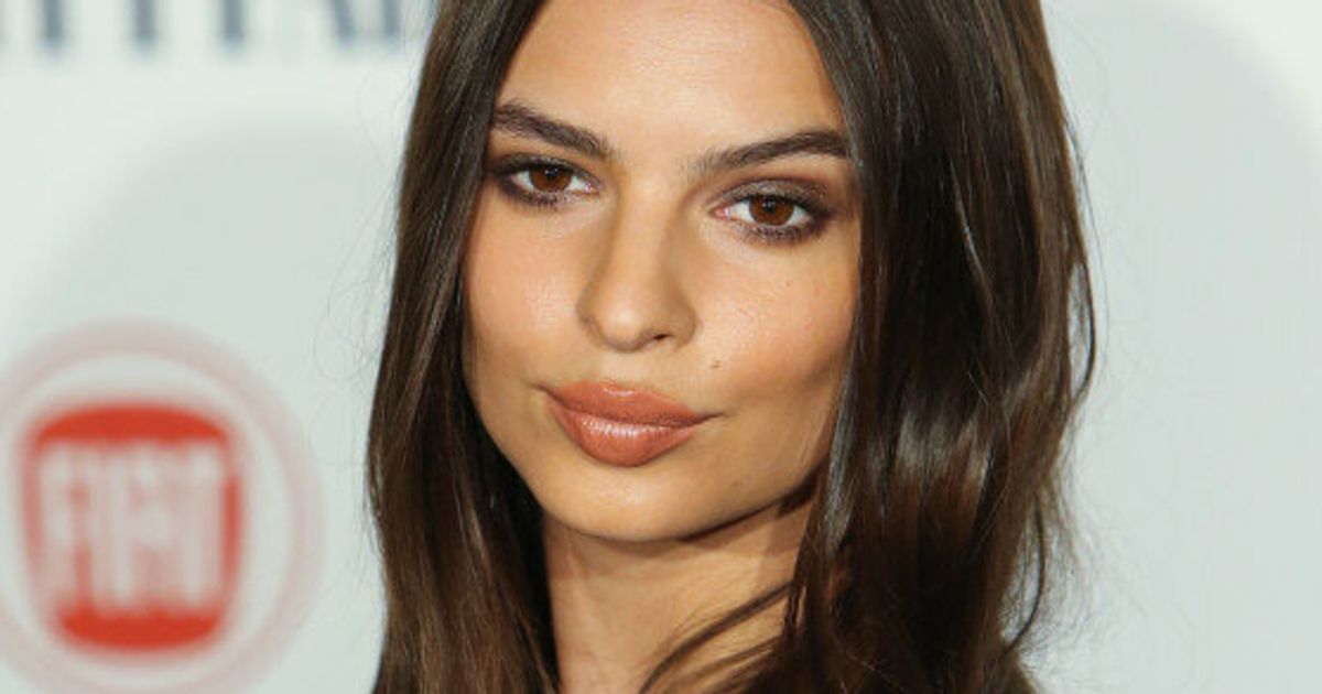 Emily Ratajkowski Posts Nude Throwback Pic Looks Amazing Huffpost Style 0277