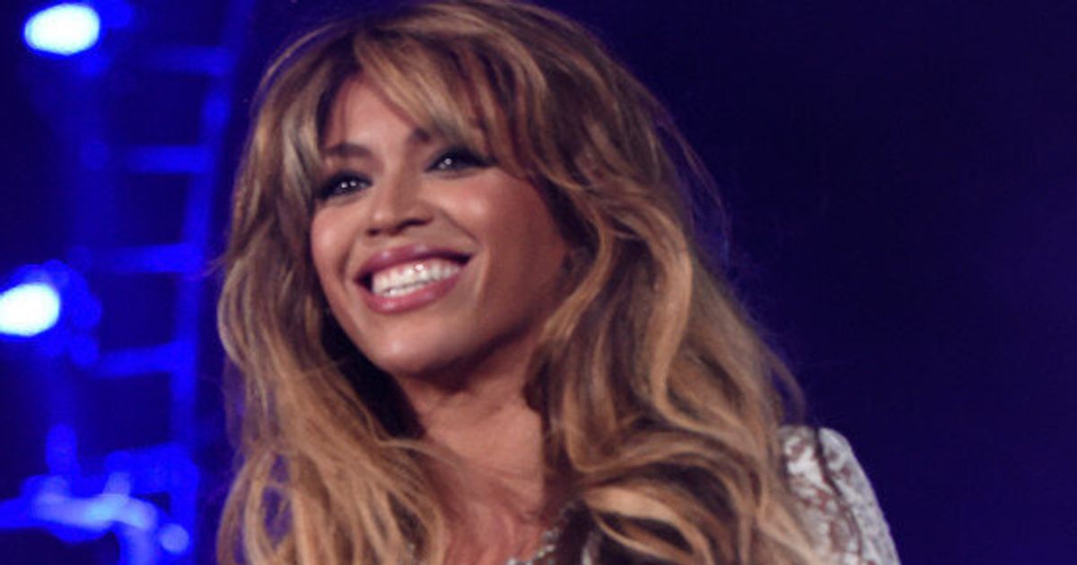 Beyonce Suffers Wardrobe Malfunction Is Still Flawless Huffpost