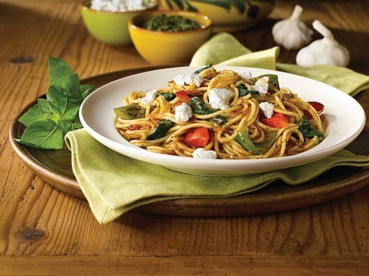 Pesto and Peppers Spaghettini with Goat Cheese