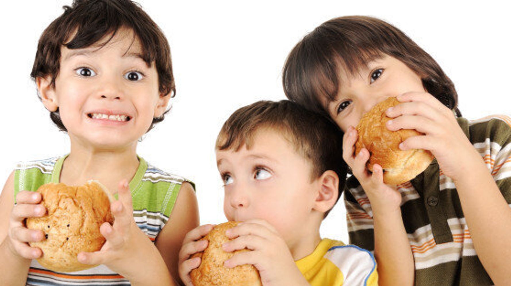 Человек есть много хлеба. Еда для детей. Хлеб для детей. Ребенок с булкой. Ребенок завтракает.