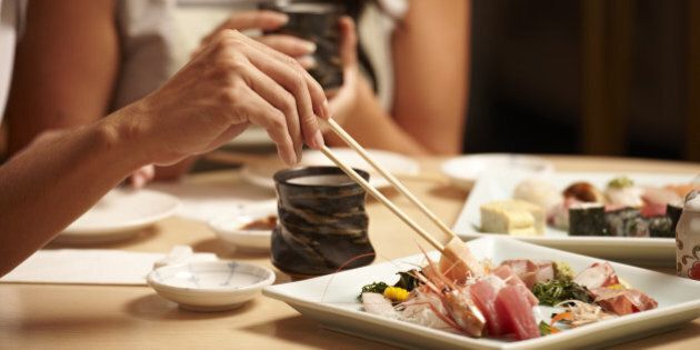 Japan, Sushi, chop sticks, eating, restaurant, tea, table, couple