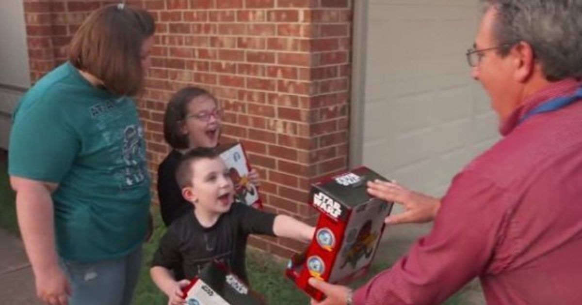 Chewbacca Mask Video Gets Family A Star Wars Gift Pack From Kohl's  Department Store