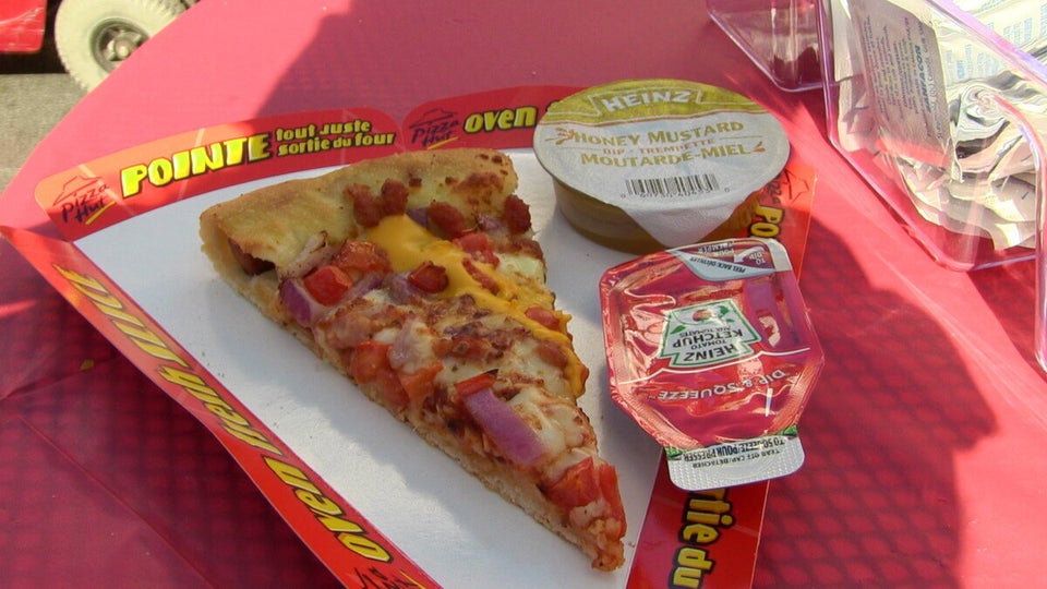 Hot Dog Stuffed Crust Pizza Canada Pizza Hut Unveils Its Latest Experiment Huffpost Canada Life