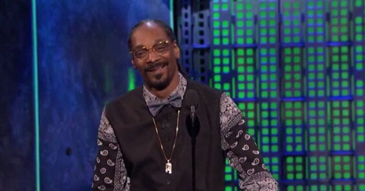 Justin Bieber Roast Sneak Peek Snoop Dogg Makes A 'Mom' Joke, Of