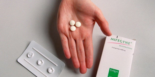 PARIS, FRANCE: A nurse shows the RU486 pill at the family planning department of Hopital Broussais, 25 October 2000. (Photo credit should read MANOOCHER DEGHATI/AFP/Getty Images)