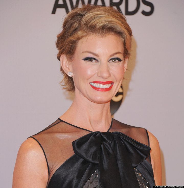 Faith Hill Debuts Pixie Cut At 2014 Cma Awards Photos Huffpost Style 