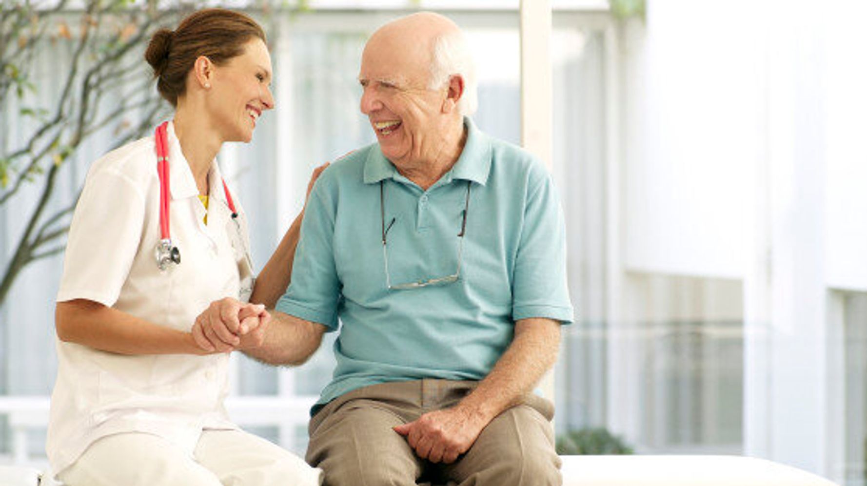 How to Build Strong Relationships Between Seniors and Caregivers