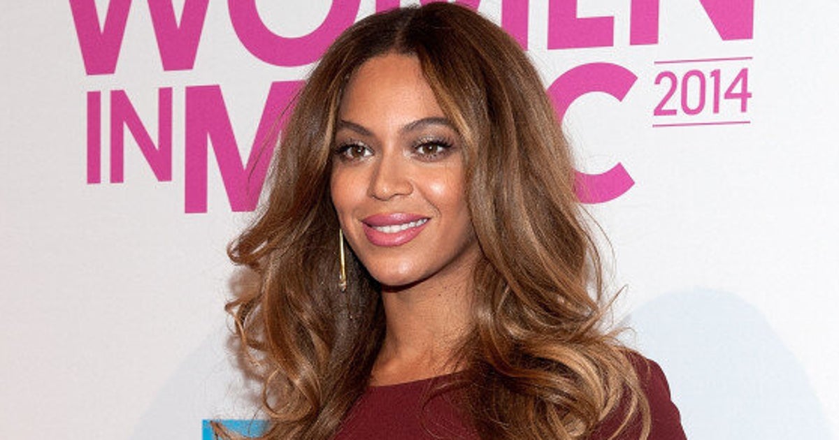 Beyonce Suffers Through The Cold In A Revealing Dress | HuffPost Style