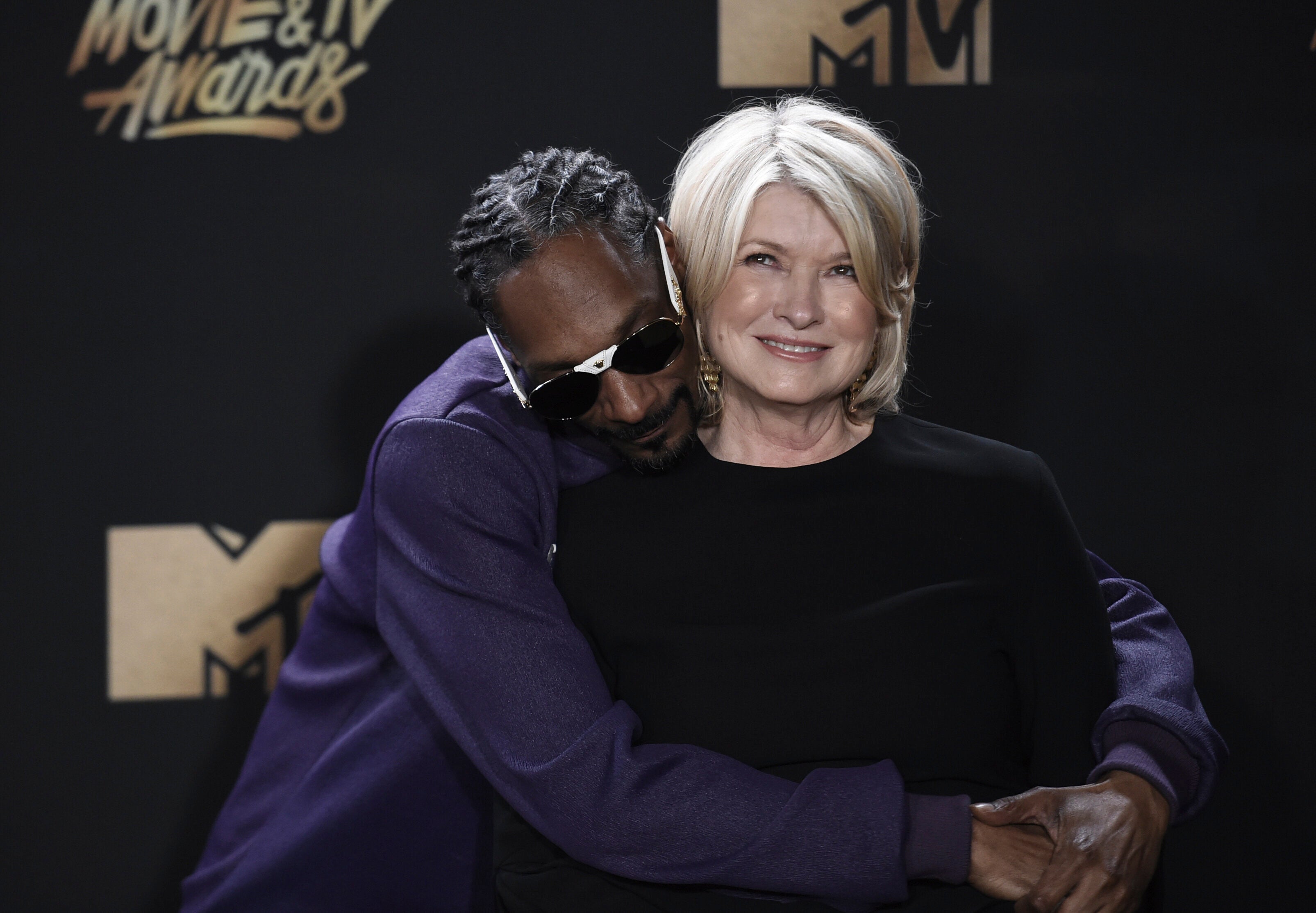 Snoop Dogg, left, and Martha Stewart pose in the press room at the MTV Movie and TV Awards at the Shrine Auditorium on Sunday, May 7, 2017, in Los Angeles. (Photo by Richard Shotwell/Invision/AP)