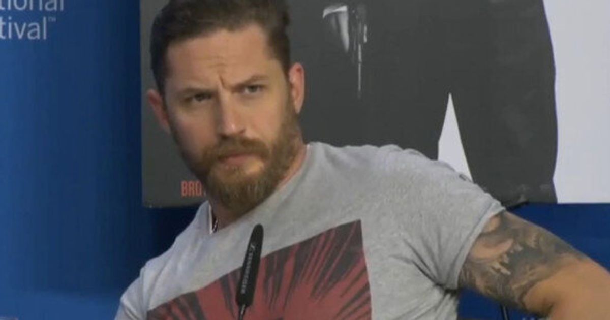 Tom Hardy Shuts Down Awkward Question About His Sexuality At Tiff Huffpost Life 
