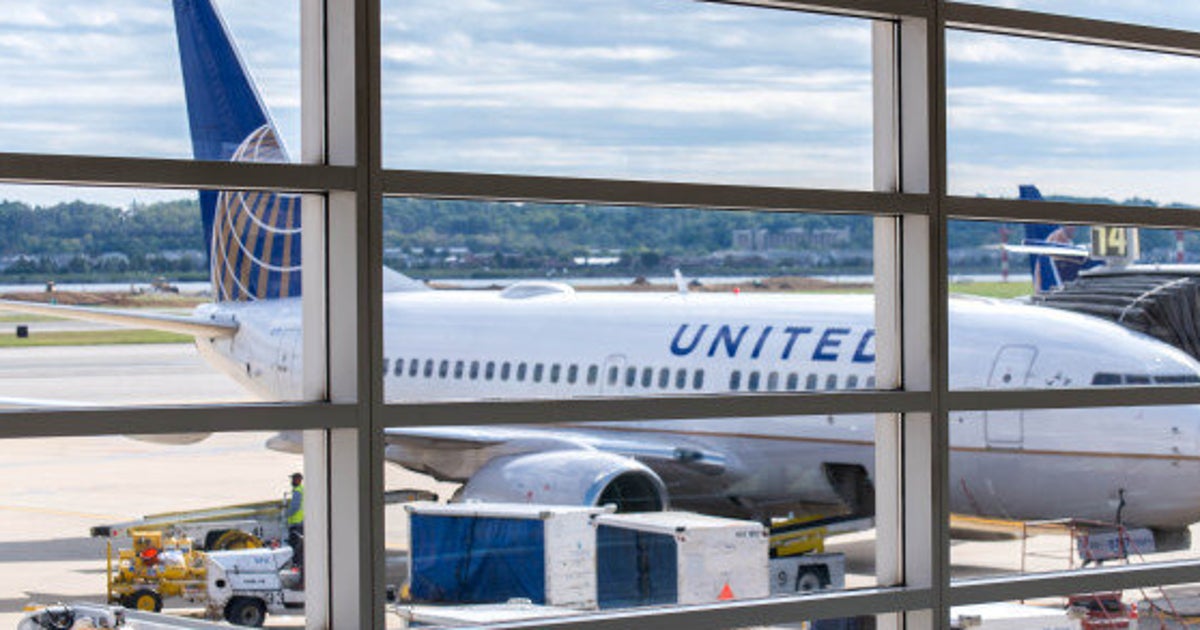United Airlines Says 'Your Leggings Are After Teen Girls Barred From Flight For Wearing