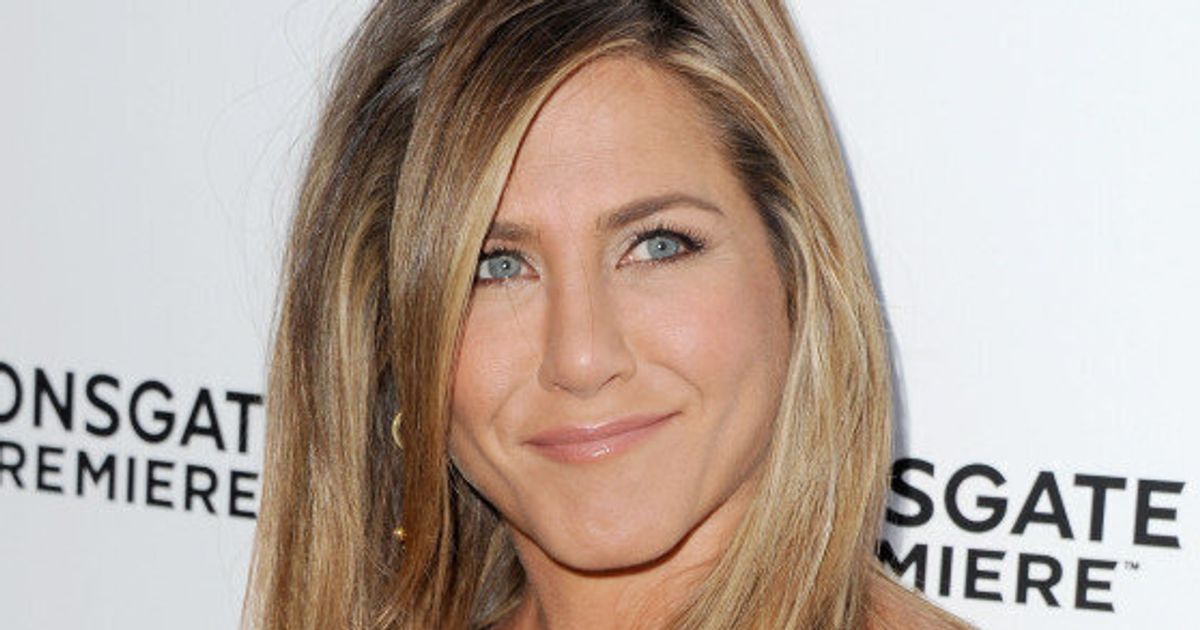 Jennifer Aniston Debuts Wedding Ring At First Public Appearance Since ...