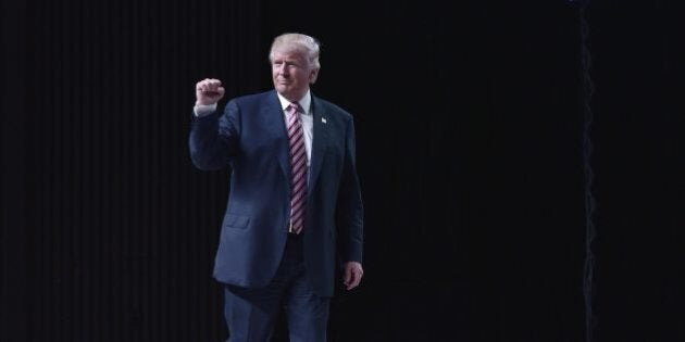 Republican presidential nominee Donald Trump clenches his fist as he makes his way off stage following a rally at Aaron Bessant Park on October 11, 2016 in Panama City, Florida. / AFP / MANDEL NGAN (Photo credit should read MANDEL NGAN/AFP/Getty Images)