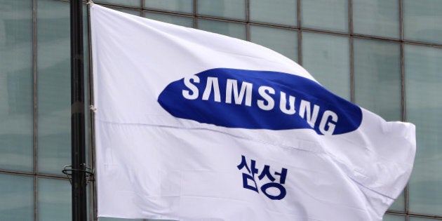 A Samsung Group flag flies outside the Samsung C&T Corp. headquarters building in Seoul, South Korea, on Friday, July 17, 2015. Samsung Group prevailed in one of the most contested proxy fights South Korea has seen, defeating billionaire investor activist Paul Elliott Singer and underscoring the resilience of the nation's corporate dynasties. Photographer: SeongJoon Cho/Bloomberg via Getty Images