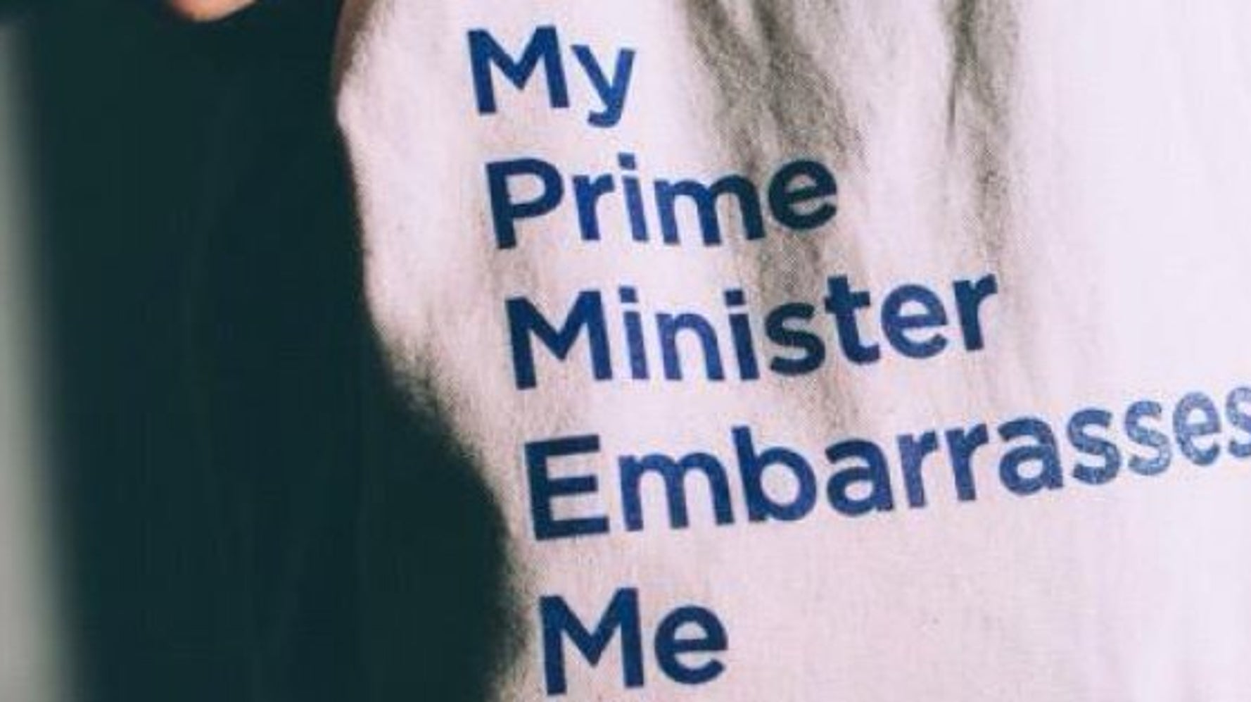 Anti-Stephen Harper 'My Prime Minister Embarrasses Me' Tote Bags Sell