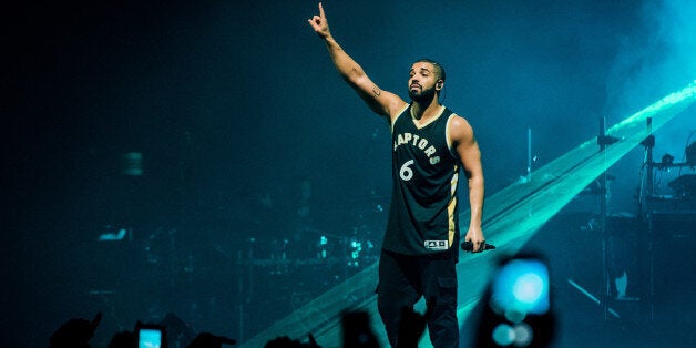 drake in raptors jersey