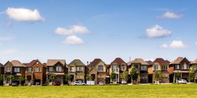 Houses are seen in a suburb located north of Toronto in Vaughan, Canada, June 29, 2015. REUTERS/Mark Blinch/File photo