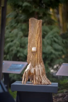 Douglas Coupland's Golden Tree unveiled in Vancouver