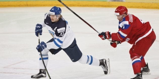 Roope Hintz of Finland (left) and Damir Sharipzyanov of Russia vie during the 2016 IIHF World Junior Ice Hockey Championship final match Finland vs Russia in Helsinki, Finland, on January 5, 2016. / AFP / Lehtikuva / Roni Rekomaa / RESTRICTED TO EDITORIAL USE (Photo credit should read RONI REKOMAA/AFP/Getty Images)